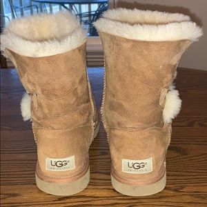 Bailey Uggs with Button